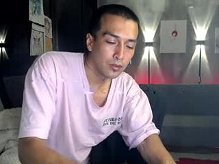 ritual_red live webcam thumbnail