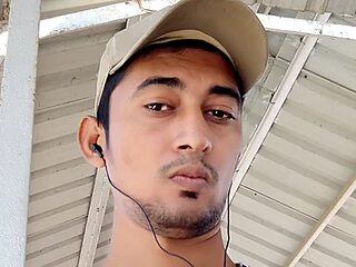 ROCOGUJUBULL live webcam thumbnail