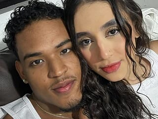 RobinAndAce_ live webcam thumbnail