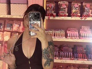 RojitasTeaseX_ live webcam thumbnail