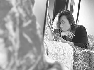 RoseLuxx live webcam thumbnail