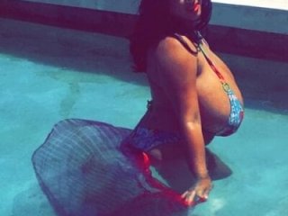 RoxiRedXXX live webcam thumbnail