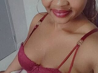 RoxyLuv21 live webcam thumbnail