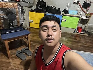 roberthugecock live webcam thumbnail