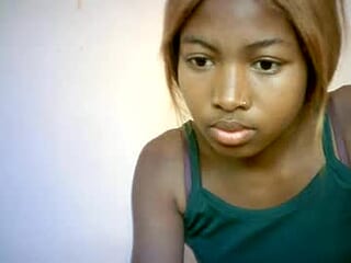 rominah_20 live webcam thumbnail