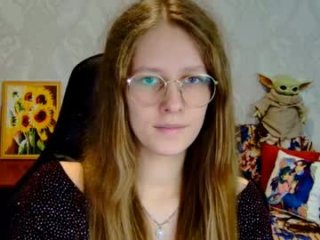 roxie_shy live webcam thumbnail