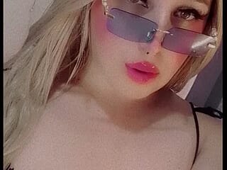 roxxy_pink_ live webcam thumbnail