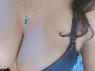 Russ-Malaiii live webcam thumbnail