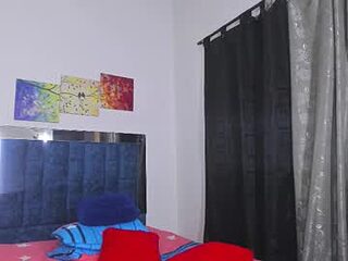 russo_fox live webcam thumbnail