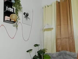 ruthmonstercock live webcam thumbnail