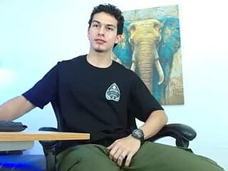ryan_cum18 live webcam thumbnail