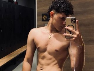 ryan_cum23 live webcam thumbnail