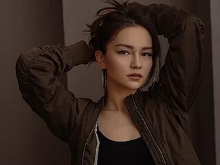 SadieSink_ live webcam thumbnail