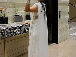 Saloni-Tyagi live webcam thumbnail