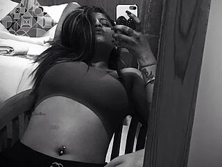 Sanaya_Gil live webcam thumbnail