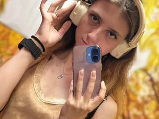 SandeeVinson live webcam thumbnail