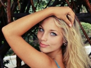 Sara_Browney live webcam thumbnail