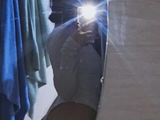 Saraaaaaaxnx live webcam thumbnail