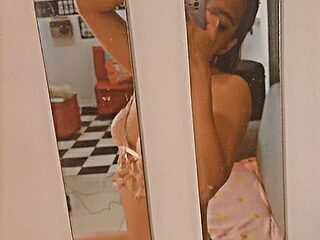 Sasha-firee live webcam thumbnail