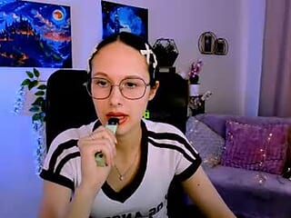 sadie_peach live webcam thumbnail