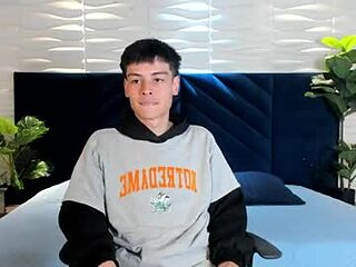 santi_ivanok live webcam thumbnail