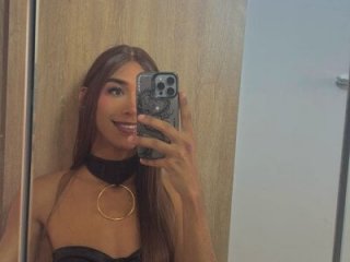 sarah_pierce live webcam thumbnail