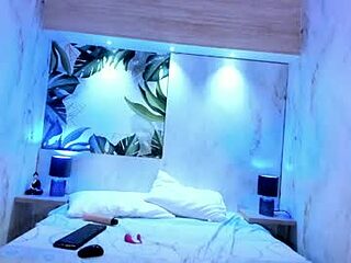 saramyers live webcam thumbnail