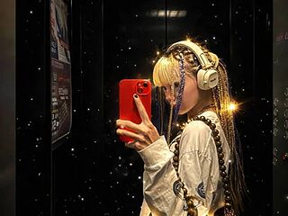 sarawhisperr live webcam thumbnail
