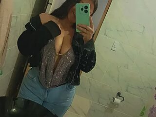 Scarlet_Passion live webcam thumbnail