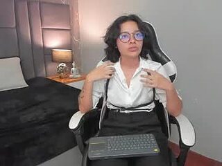 scarleth_blaze live webcam thumbnail