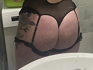 SecretBlondee live webcam thumbnail