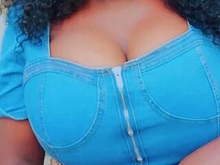 SeductiveBoobs live webcam thumbnail