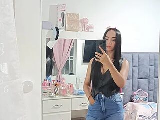 Selene-Diior live webcam thumbnail