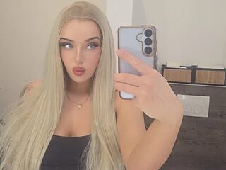 SelinaSeduce live webcam thumbnail