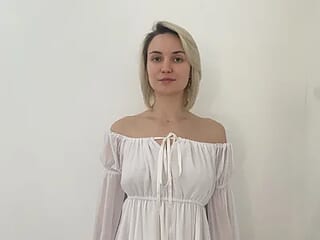SerinaUllman live webcam thumbnail