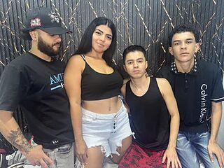 SexShowGngBng live webcam thumbnail