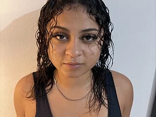 Sexladyrous99 live webcam thumbnail