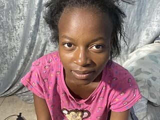 SexyPetite_22 live webcam thumbnail