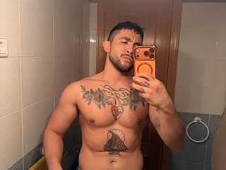 selflove10 live webcam thumbnail