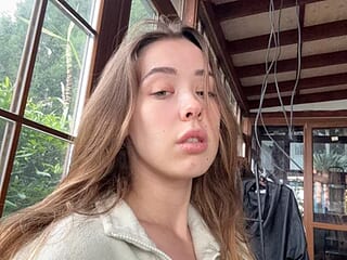sexxyyyhotLilitt live webcam thumbnail