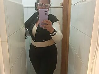 sexymomsn live webcam thumbnail