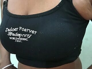 sexyqueen558 live webcam thumbnail