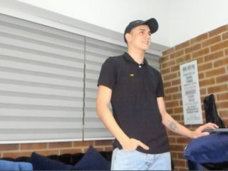 sexyslatin live webcam thumbnail