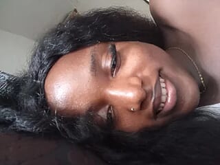 sexywaistwhine live webcam thumbnail