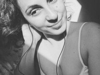 ShelaDiass live webcam thumbnail