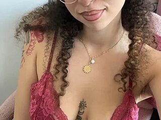 Shivani-tiwari live webcam thumbnail