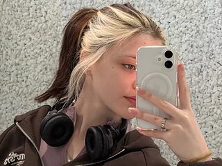 ShyAkemis live webcam thumbnail