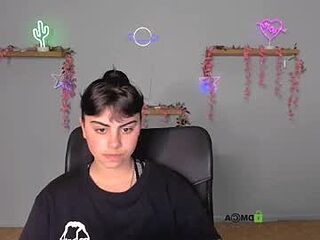 shadow_kiss live webcam thumbnail