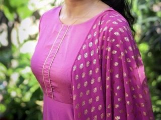 shivani27 live webcam thumbnail