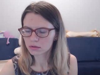 shy_moony live webcam thumbnail